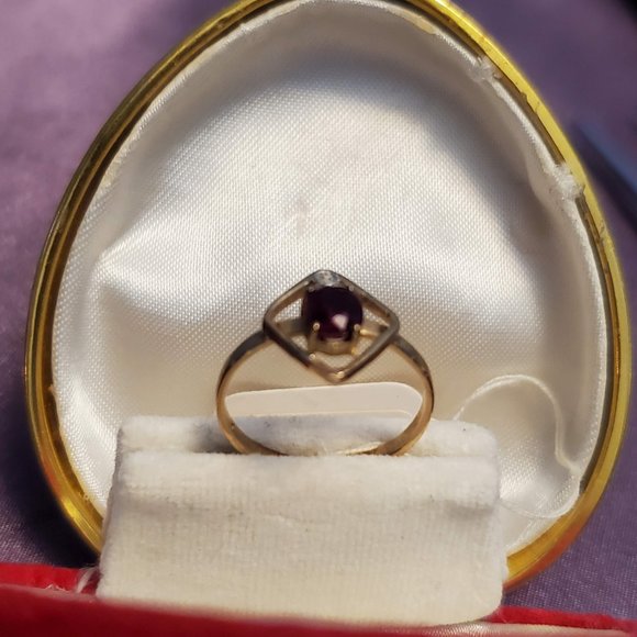 9K Gold Ring with gemstone (garnet) - Picture 10 of 13